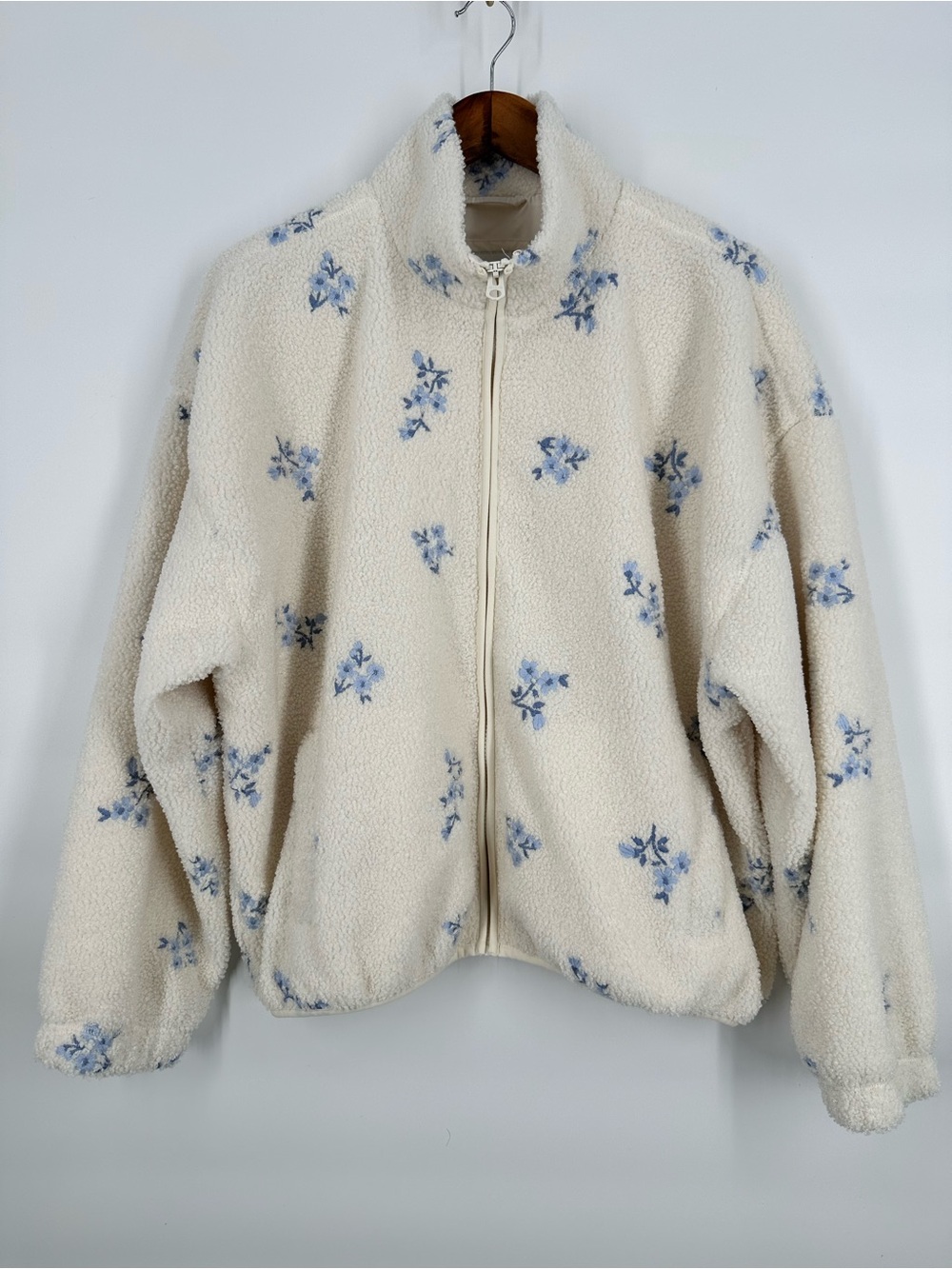 HOLLISTER Embroidered Floral Sherpa Teddy Fleece Zipper Jacket - Picture 2 of 16